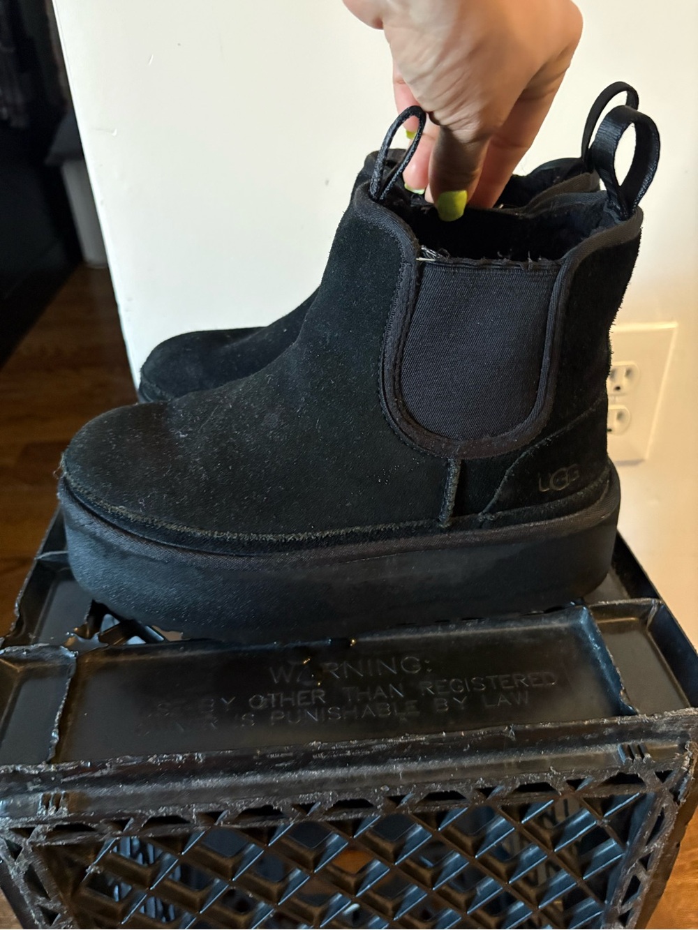 UGG Black Platform Chelsea Boots - Picture 4 of 4